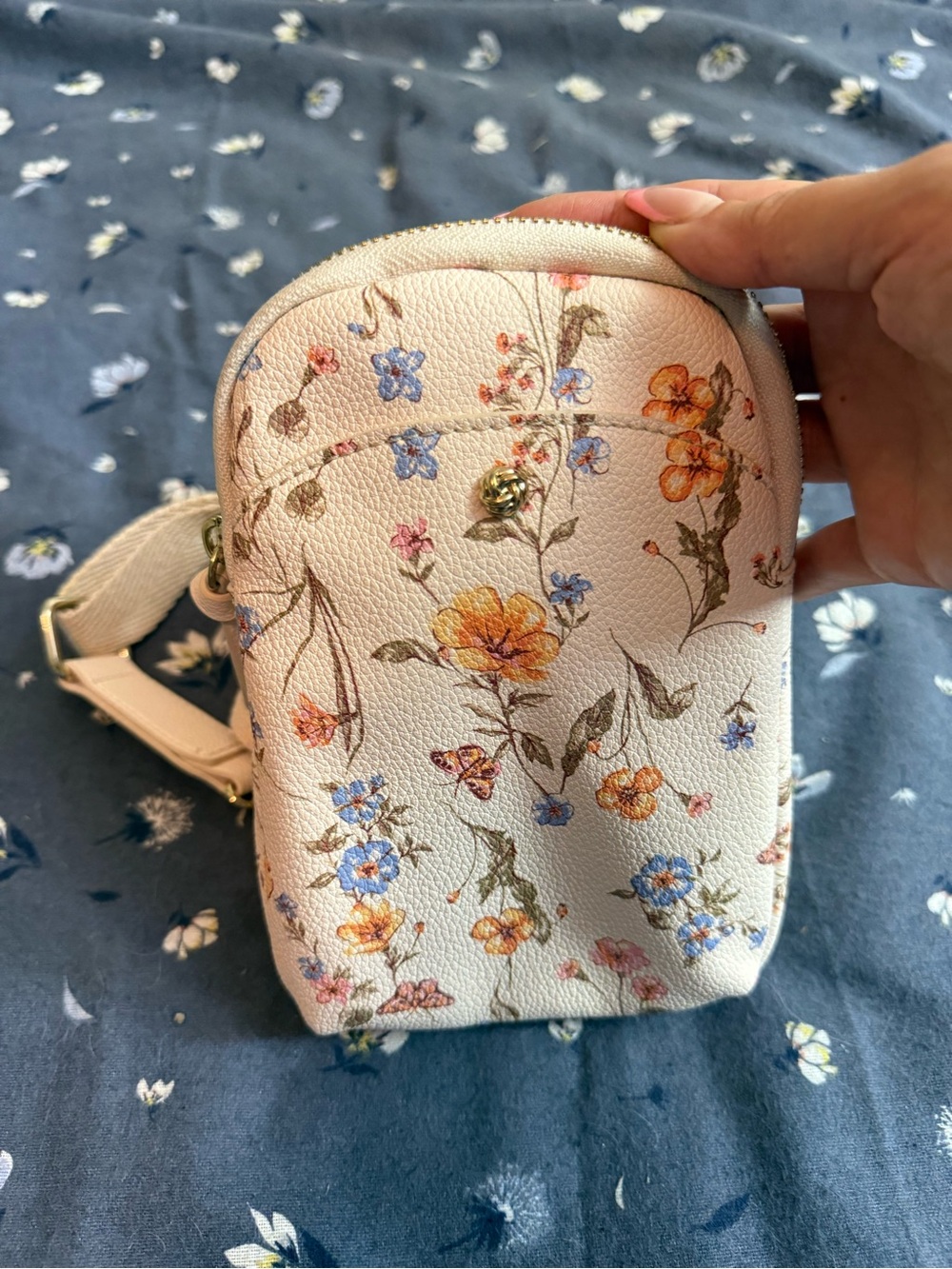 LC Lauren Conrad Cream Floral Crossbody Phone Bag